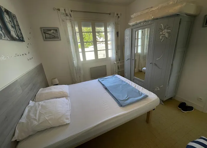 Holiday home Agreable Maison De *